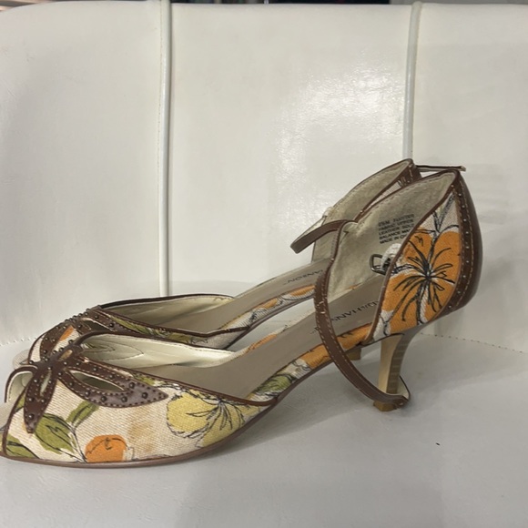 Hilliard and Hanson heels - Picture 2 of 5